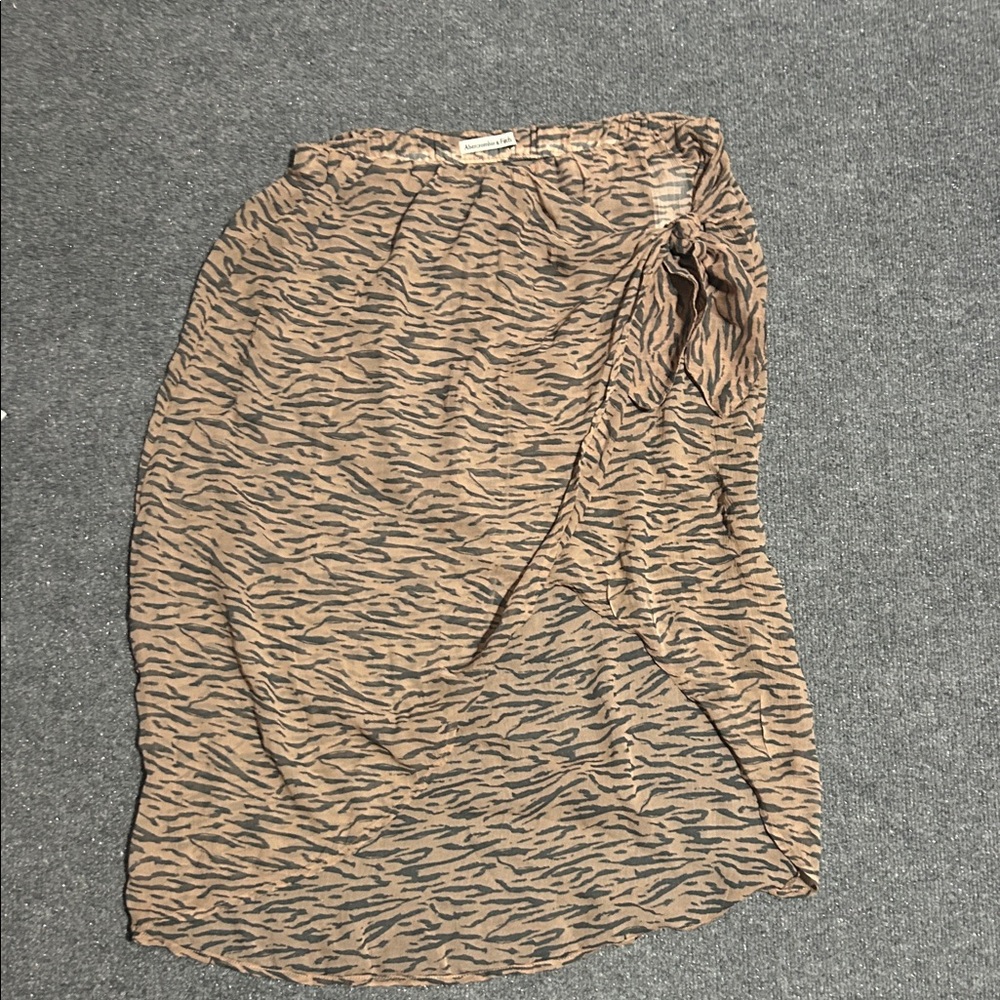 Abercrombie & Fitch Tan and Charcoal Animal-Print Midi Swim Wrap Skirt